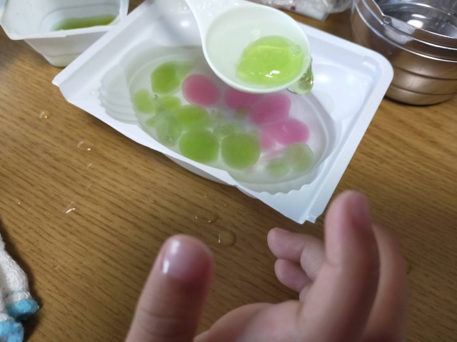 つかめる実験！ふしぎ玉